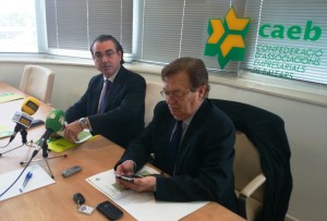 Enric Moreno y Joan Bufí, durante la presentación del informe de la coyuntura económicas de las Islas Baleares de 2013 en la CAEB. 