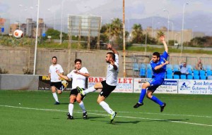 Pepe Bernal fue el autor del tercer y definitivo gol del Formentera en el Molinar. Fotos: Fútbol Balear