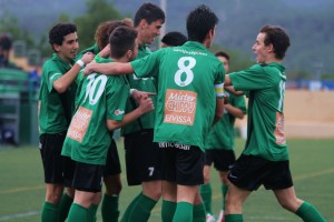 Los jugadores del Sant Jordi celebran el primer gol de Cristian Valcárcel. Foto: F. Natera