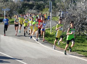 Un total de 121 atletas tomaron parte en la carrera benjamín, alevín, infantil y cadete.