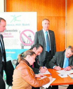 Bauzá i la resta de presidents insulars varen signar en contra de les prospeccions a Eivissa