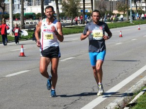 Javier Tur, también de Hotel Pacha, fue el 28º de la general y tercer de más de 45 años en la Mitja Marató.