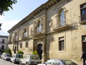 En la imagen, el Ayuntamiento de Baeza, ciudad declarada en 2013 Patrimonio de la Humanidad.  Foto: Allie Caulfield (Wikipedia)