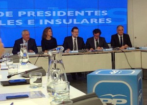 Imagen de la mesa principal en la reunión de presidentes provinciales del PP. Foto: PP.