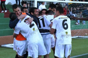 Los jugadores de la Peña celebran un gol ante el Mallorca B Foto: Fútbol Pitiuso