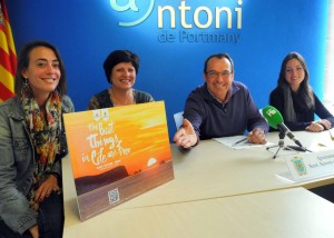 A la imatge, la presentació a la qual hi ha assistit el regidor de Turisme, Vicent Ribas, la regidora de Comerç, Maria Ramón, la regidora de Festes, Lidia Costa, i la gerent de l’Estació Nàutica de Sant Antoni i Sant Josep, Judit Gargallo.