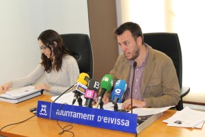 El concejal de Medio Ambiente y Movilidad del Ayuntamiento de Eivissa, Juan Mayans, en la presentación de la nueva contrata. 