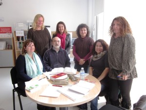 Varios de los alumnos del Punt d’Autoaprenentatge Lingüístic (PAL) de Sant Jordi. 