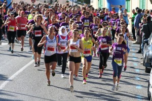 Más de un centenar de mujeres participaron en la prueba, de sólo tres kilómetros de distancia.