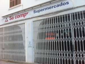 El supermecado Sa Compra también tuvo que cerrar.