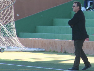 Mario Ormaechea, en la banda, durante el encuentro