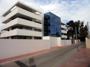 Una imagen exterior de las viviendas a estrenar del edificio Aura, en Sant Josep. 