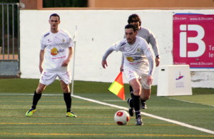 Ramiro avanza por banda en un partido de Liga.