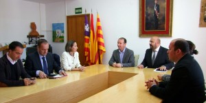 Jaume Ferrer i Jaime Martínez (al centre) durant la reunió d'avui. Foto: CIF.