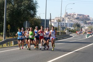 Un grupo de entre 12 y 14 atletas se pusieron en cabeza desde el primer momento.