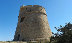 La torre de defensa de Sa Sal Rossa, también conocida como torre d'Es Carregador. 