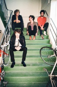 Una imagen promocional de The Kooks.