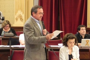 El diputat Xicu Tarrés durant la seva intervenció. Foto: PSOE-Pacte.