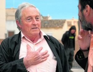 Antonio Lliteras parlant amb el seu advocat. Foto: ARA Balears.