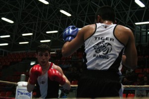 Daniel Muñoz, de espaldas, fue uno de los grandes vencedores de la velada. Fotos: C. V.