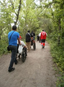 Voluntaris de l’Àrea de Medi Ambient de Creu Roja formats en interpretació ambiental i llenguatge de signes s'encarregaran de portar a terme aquest programa. 