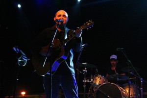 Iván Domenech presentó en Sant Jordi su nuevo trabajo en solitario 'No esperaré'. Fotos: C. V.