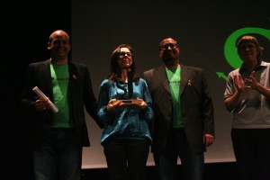 Los representantes del colegio Can Misses recogen la distinción joven.