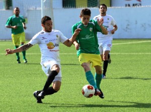 José Luis, centracampista de la Peña, durante el pasado encuentro ante el Atlético Rafal.