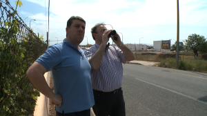 Los astrónomos Bernadet Linero y Ignacio de la Cueva observando el cielo. Foto: E. de M.