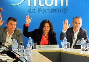 Pepita Gutiérrez, en el centro, flanqueada por los tenientes de alcalde José Antonio Verdugo y Vicent Costa ‘Maymó’. Foto: Ajuntament de Sant Antoni.