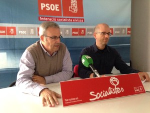 Vicent Torres (e), secretari general de la FSE-PSOE, i Alfonso Molina (d) a una imatge d'arxiu. 