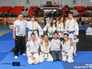 Los siete representantes del Samyd posan con las medallas obtenidas este sábado. Foto: Samyd