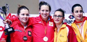 Cristina Ferrer e Irene Colomar, en el podio del pasado campeonato de España sénior. Foto: RFEK