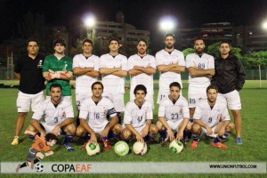 Oliver Mendoza, el primero por la derecha, con el Club Hebraica de Venezuela.