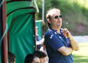 Mario Ormaechea, entrenador de la Peña, durante el encuentro.