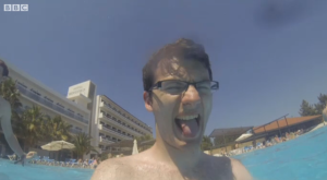 En la imagen, un fotograma de las imágenes de las vacaciones en Ibiza de Sutton, que darán forma a un documental. 