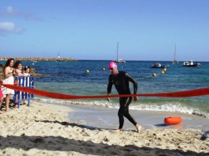 Juanjo Serra revalidó el título en la travesía de natación de resistencia entre Es Pujols y Santa Eulària.