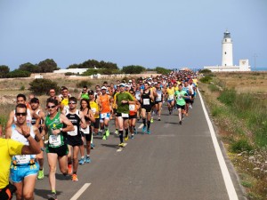 Imatge d'arxiu de la popular Mitja Marató de Formentera. 