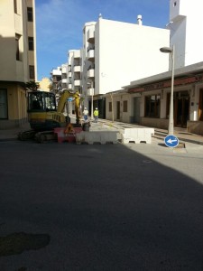 La calle Alacant, cortada por obras. Foto: PI.