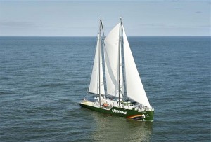 El buque Rainbow Warrior III. Foto: greenpeace.