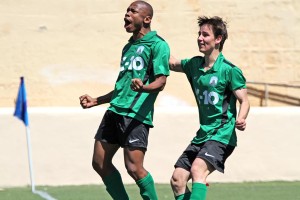 Turé celebra con rabia el primer gol Sant Jordi . Foto: Fútbol Pitiuso