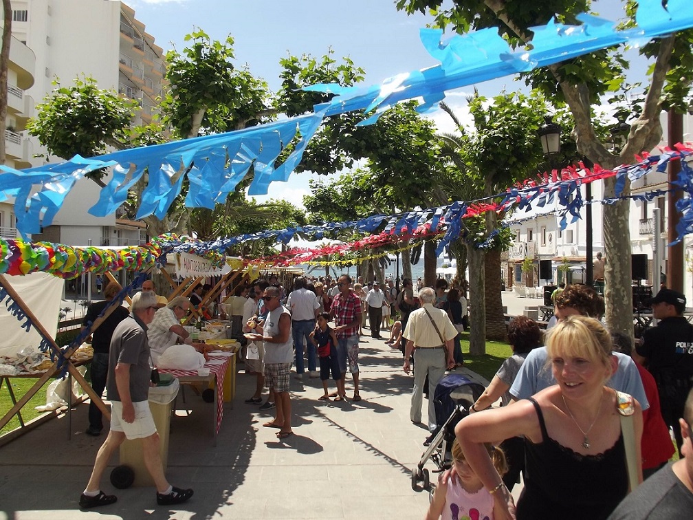 Una imatge de les parades d'artesans instal·lades a s'Alamera. Foto: Ajuntament de Santa Eulària des Riu.