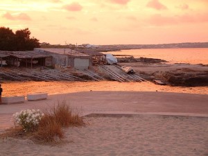 Imatge del port d'es Caló.  Foto: Eduard Maluquer, Wikipedia.