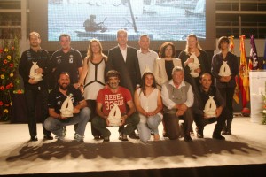 Todos los premiados posan junto a Vicent Serra, Ana Muñoz y Pepita Gutiérrez. Fotos: C. Vidal