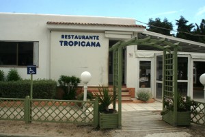 La entrada al restaurante Tropicana, que abrió sus puertas en el año 1988.