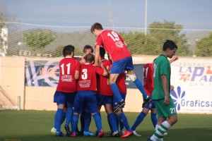 Los jugadores del Portmany celebran uno de los seis goles que consiguieron la pasada semana ante el Luchador.