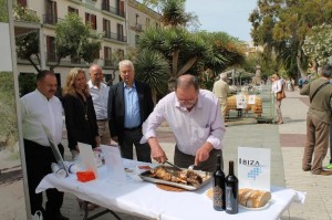 La jornada de degustació de l’anyell ha tengut lloc al passeig de Vara de Rey