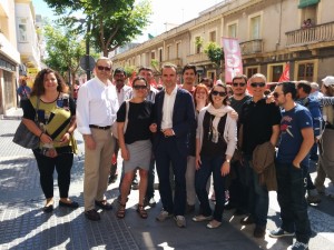 Pere Joan Pons, al mig, envoltat de militants socialistes a la manifestació del Primer de Maig a Eivissa. Foto: FSE-PSOE.