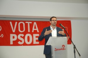 L'eurodiputat Sergio Gutiérrez durant el seu discurs. Foto: PSOE-PSIB.