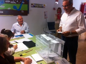 Vicent Torres instants abans de votar. Foto: D.V.